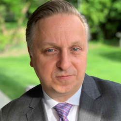 Photo of Tobias Glossmann, Principal Systems Engineer, HV Battery Research and Test Lab, Mercedes-Benz Research and Development North America