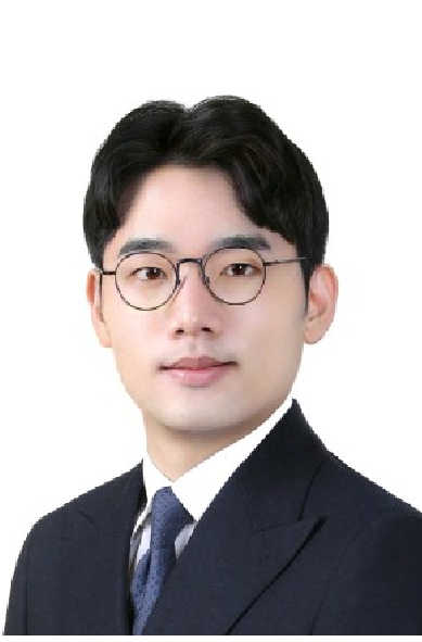 Jae Young Lee 